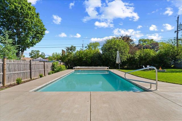1496 RUSSELL STREET, Green Bay, WI 54304