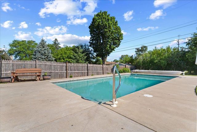 1496 RUSSELL STREET, Green Bay, WI 54304