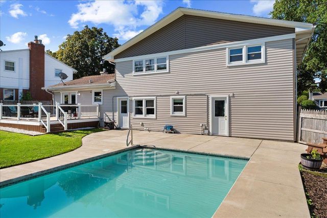 1496 RUSSELL STREET, Green Bay, WI 54304