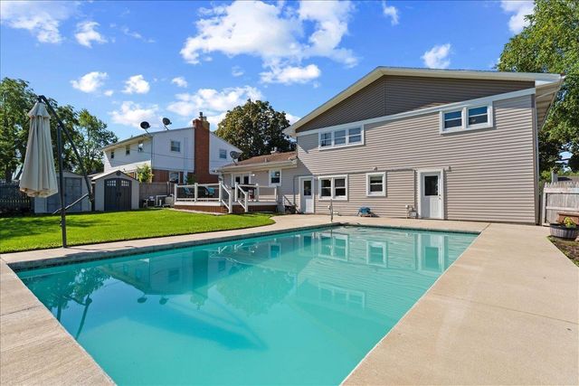 1496 RUSSELL STREET, Green Bay, WI 54304