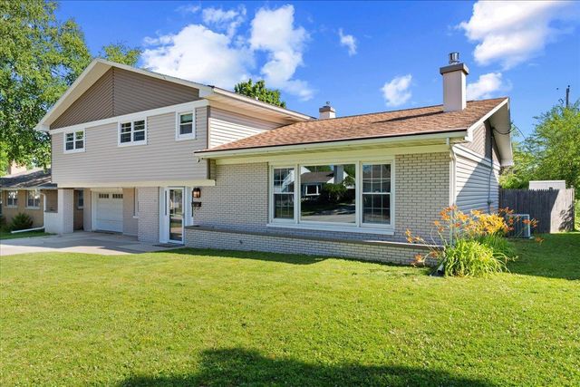 1496 RUSSELL STREET, Green Bay, WI 54304
