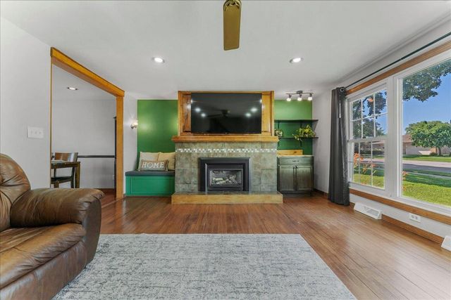 1496 RUSSELL STREET, Green Bay, WI 54304