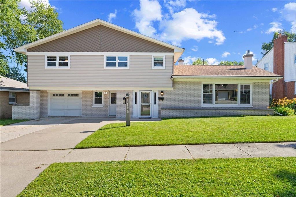 1496 RUSSELL STREET, Green Bay, WI 54304