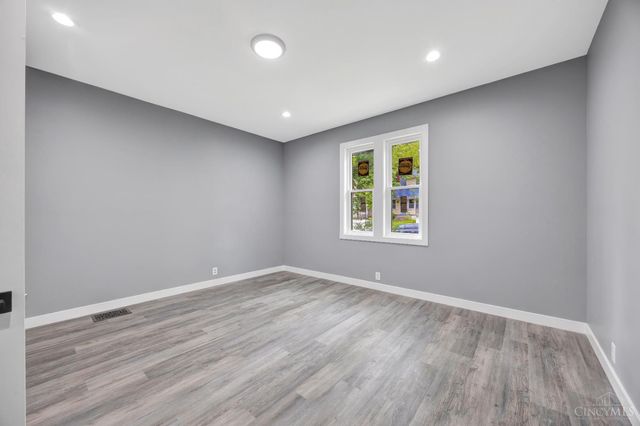 81 Hillsdale Avenue, Cincinnati, OH 45216