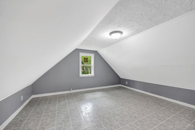 81 Hillsdale Avenue, Cincinnati, OH 45216