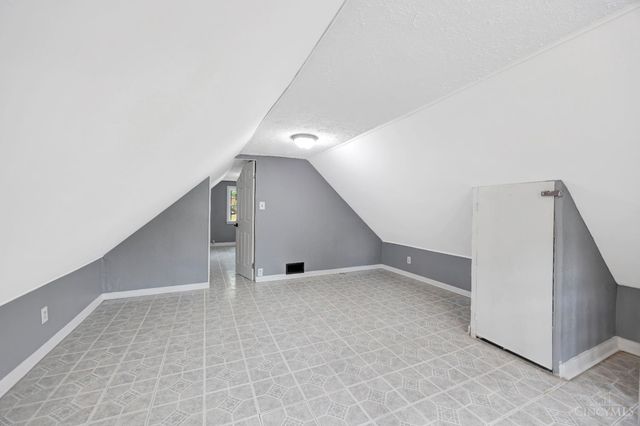 81 Hillsdale Avenue, Cincinnati, OH 45216