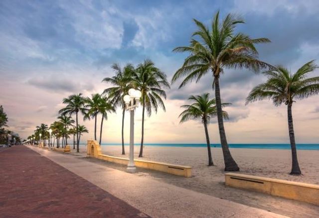 2213 LINCOLN Street 2, Hollywood, FL 33020