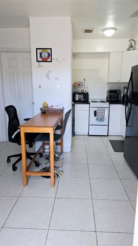 2213 LINCOLN Street 2, Hollywood, FL 33020