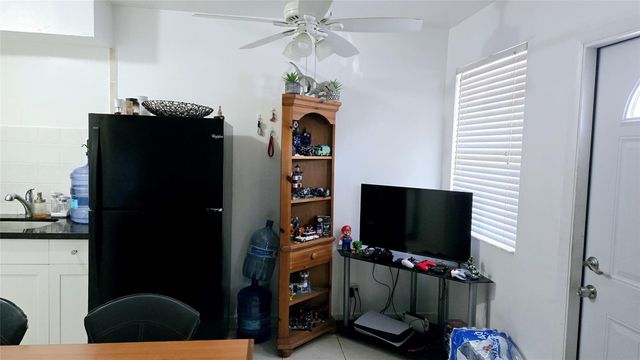 2213 LINCOLN Street 2, Hollywood, FL 33020