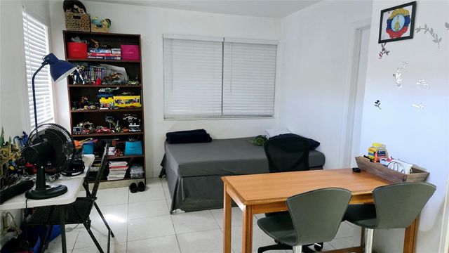 2213 LINCOLN Street 2, Hollywood, FL 33020