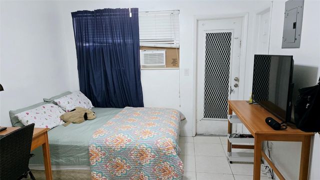 2213 LINCOLN Street 2, Hollywood, FL 33020