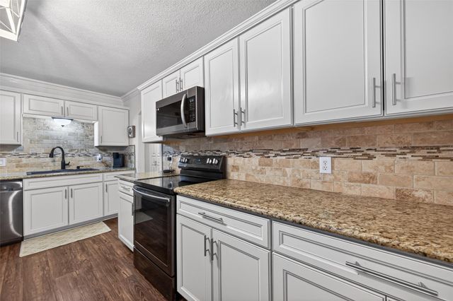 2306 Bunton Drive, El Campo, TX 77437