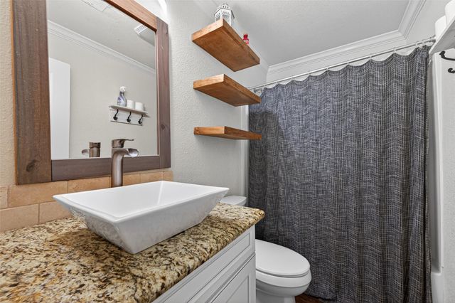 2306 Bunton Drive, El Campo, TX 77437