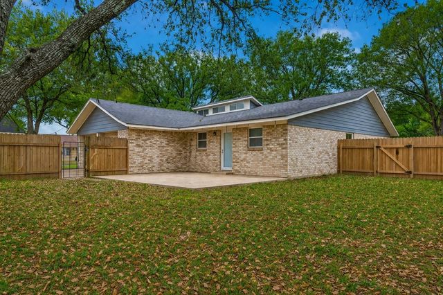 2306 Bunton Drive, El Campo, TX 77437