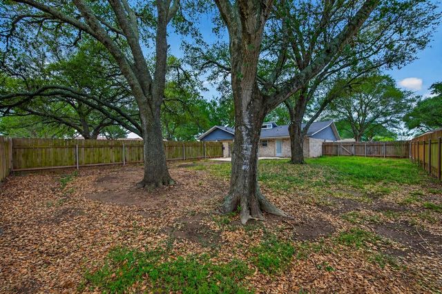 2306 Bunton Drive, El Campo, TX 77437