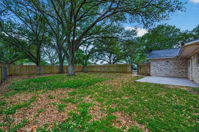 2306 Bunton Drive, El Campo, TX 77437