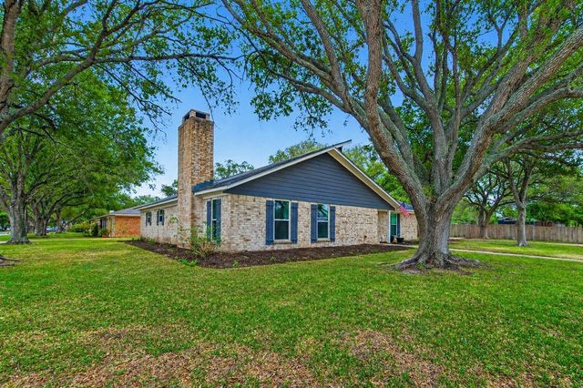 2306 Bunton Drive, El Campo, TX 77437