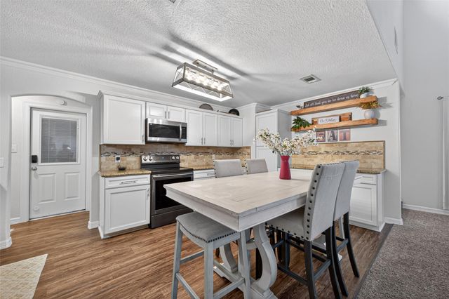 2306 Bunton Drive, El Campo, TX 77437