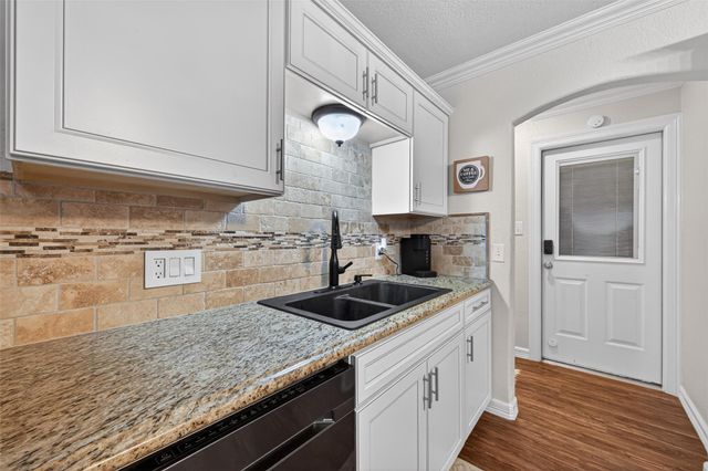 2306 Bunton Drive, El Campo, TX 77437