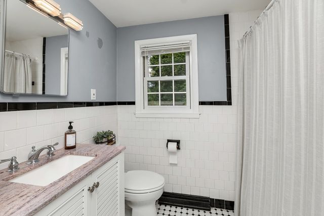 105 Beach St, Foxboro, MA 02035