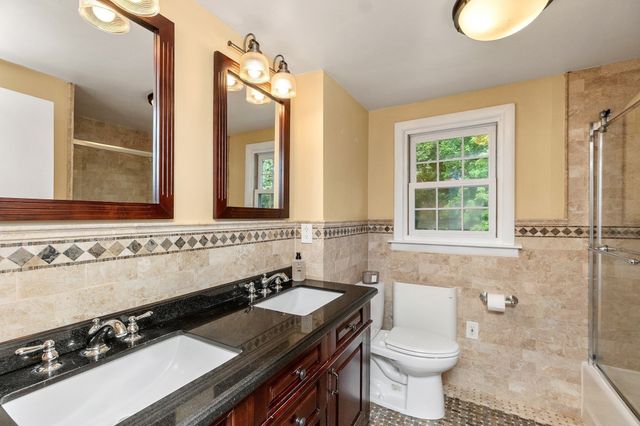 105 Beach St, Foxboro, MA 02035