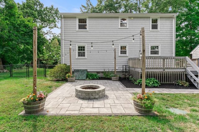 105 Beach St, Foxboro, MA 02035