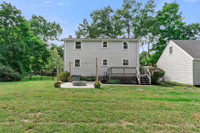 105 Beach St, Foxboro, MA 02035