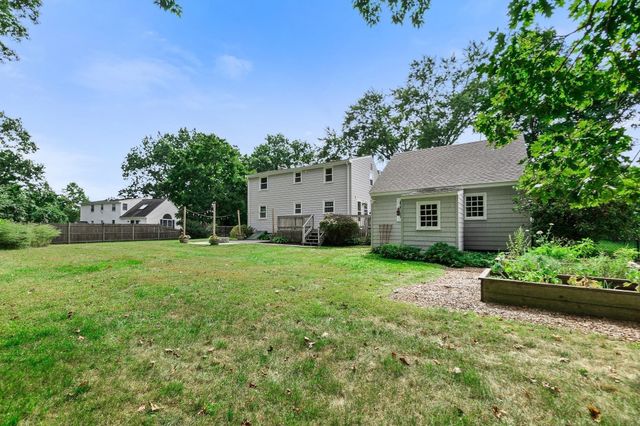 105 Beach St, Foxboro, MA 02035