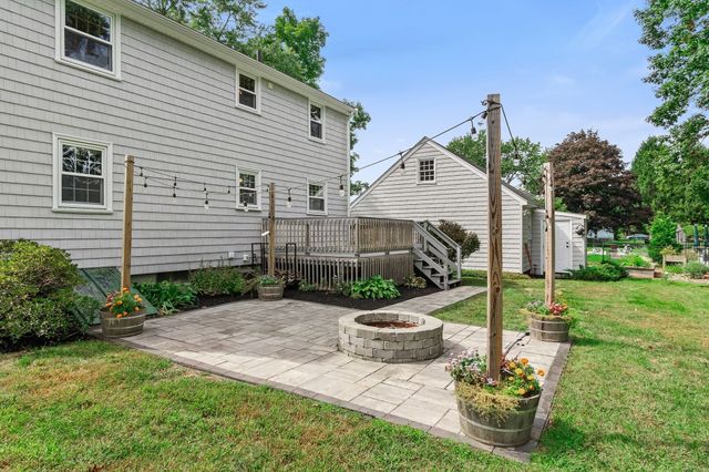 105 Beach St, Foxboro, MA 02035