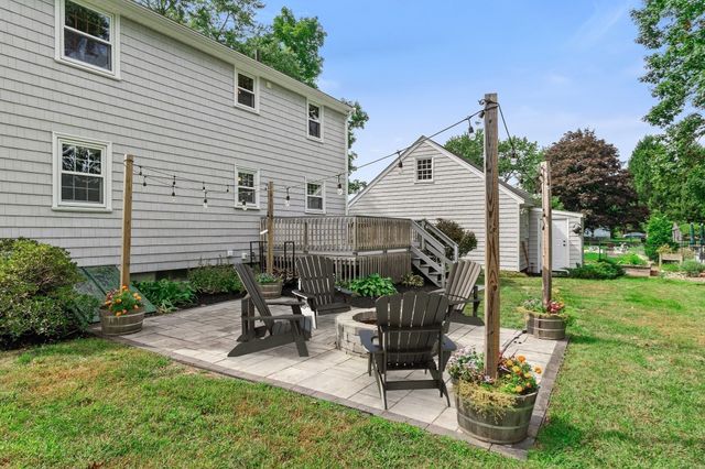 105 Beach St, Foxboro, MA 02035