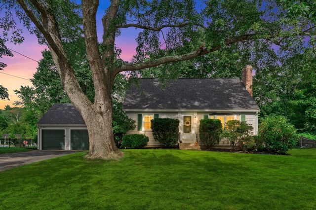 105 Beach St, Foxboro, MA 02035