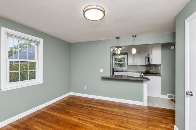 105 Beach St, Foxboro, MA 02035