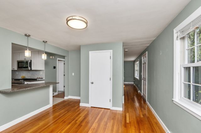 105 Beach St, Foxboro, MA 02035