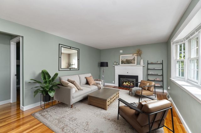 105 Beach St, Foxboro, MA 02035