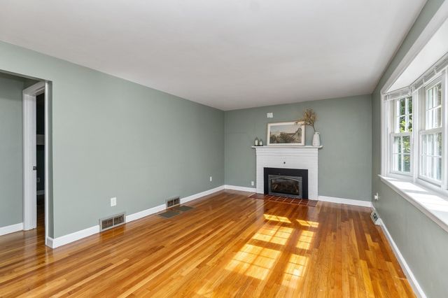 105 Beach St, Foxboro, MA 02035