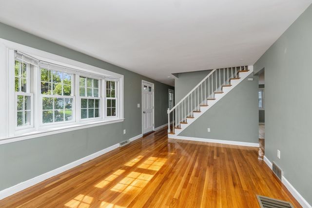 105 Beach St, Foxboro, MA 02035