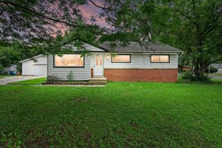 5306 W Calumet ROAD, Milwaukee, WI 53223