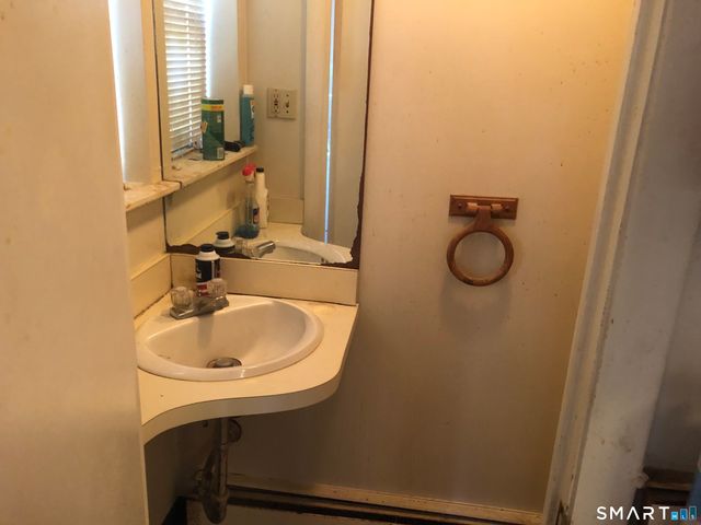 894 Burnside Avenue APT 11, East Hartford, CT 06108