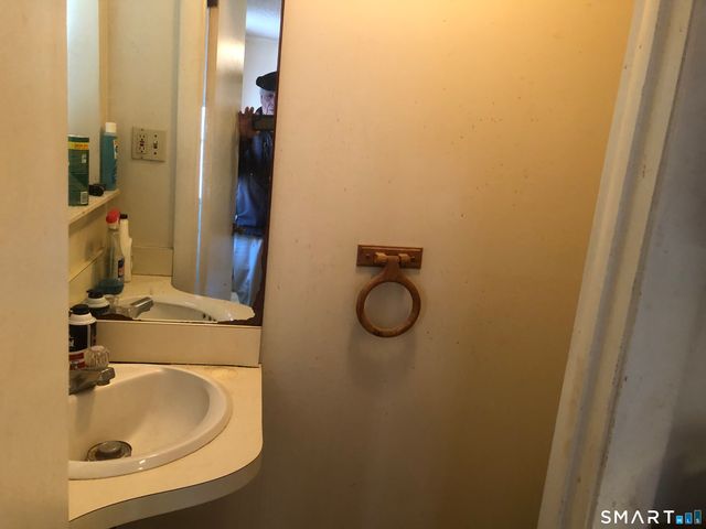 894 Burnside Avenue APT 11, East Hartford, CT 06108