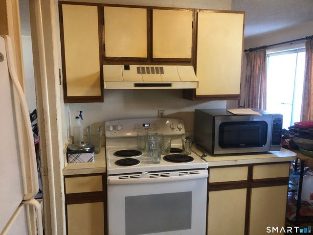 894 Burnside Avenue APT 11, East Hartford, CT 06108