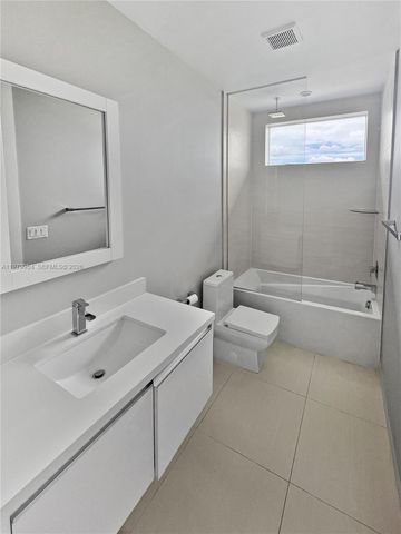 10336 NW 64th St ., Doral, FL 33178