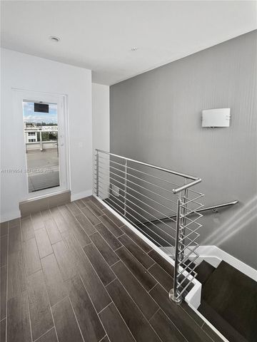 10336 NW 64th St ., Doral, FL 33178