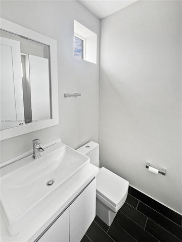 10336 NW 64th St ., Doral, FL 33178