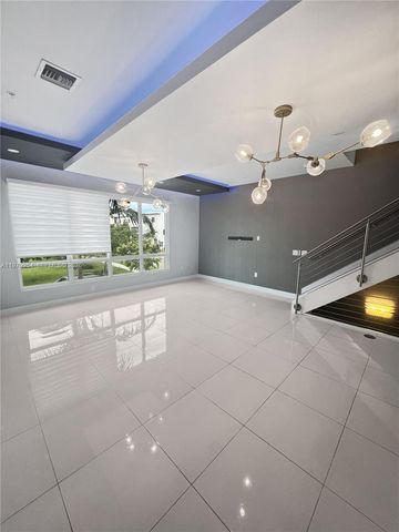 10336 NW 64th St ., Doral, FL 33178