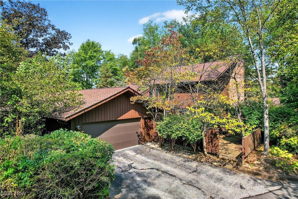 1939 Pine Drive, Kent, OH 44240