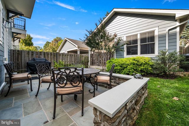 109 W GRAVERS LN, Philadelphia, PA 19118