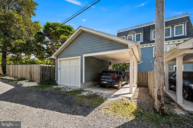 109 W GRAVERS LN, Philadelphia, PA 19118