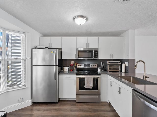 2685 NE 15th St, Pompano Beach, FL 33062