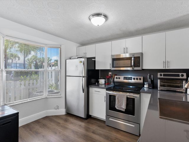 2685 NE 15th St, Pompano Beach, FL 33062