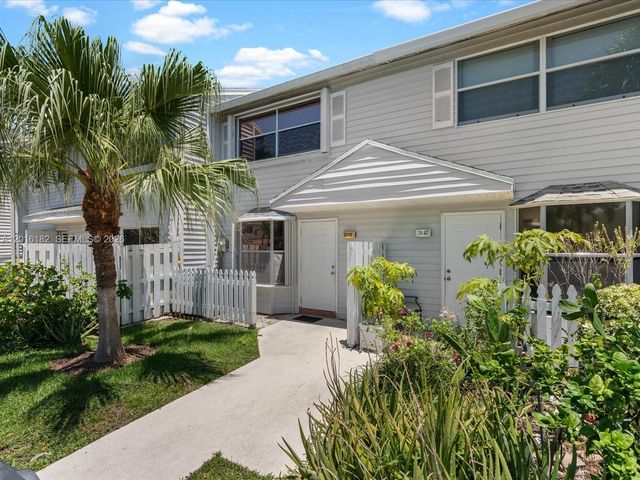 2685 NE 15th St, Pompano Beach, FL 33062